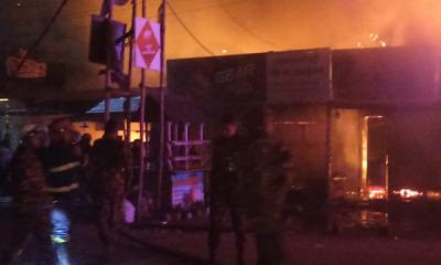 রূপগঞ্জ পূর্বাচলে অগ্নিকাণ্ডে ৫ দোকান পুড়ে ছাই