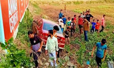 রাজাপুরে প্রাইভেট কার খাদে, দেড় বছরের শিশুর মৃত্যু