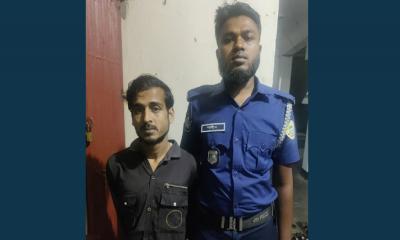 পিরোজপুরে মাদকাসক্ত ছেলেকে পুলিশে দিলেন বাবা