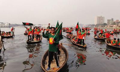 নদী বাঁচানোর আহ্বানে বুড়িগঙ্গায় শিবিরের বিজয় র্যালি