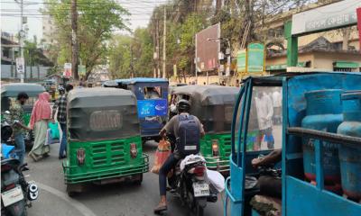 ঈদকে সামনে রেখে বরিশালে তীব্র যানজট, দুর্ভোগে নগরবাসী