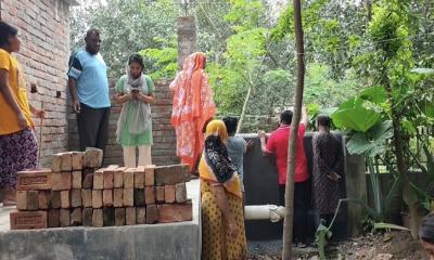 ডাস্টবিনের ময়লায় দুর্গন্ধে এসএসসি পরীক্ষার্থীর পড়ালেখায় বিঘ্ন