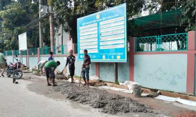জনদুর্ভোগের অবসান, ড্রেনের ওপর স্লাব বসাচ্ছে পৌরসভা