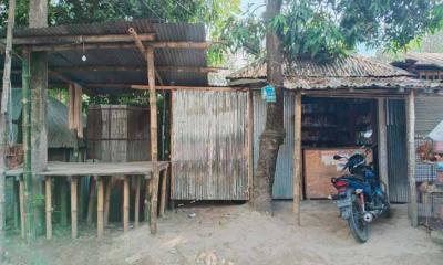 নীলফামারীতে রাস্তা বন্ধ, চরম ভোগান্তিতে ১৫ পরিবার 