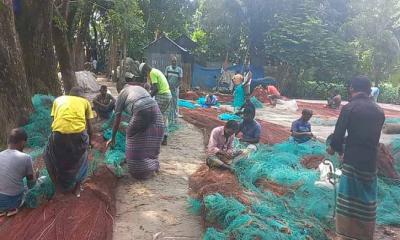 নিষেধাজ্ঞা শেষে নদীতে নামছে জেলেরা, ইলিশ শিকারে নতুন আশা