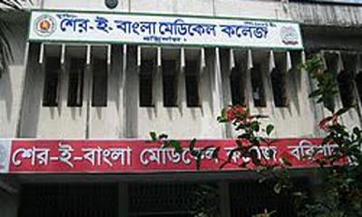 বরিশালে কাভার্ডভ্যানের ধাক্কায় নারীর মৃত্যু