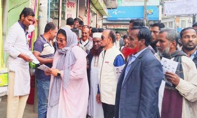 কারাগারে থাকা প্রার্থীর পক্ষে মেয়ের ব্যতিক্রমধর্মী জনসংযোগ