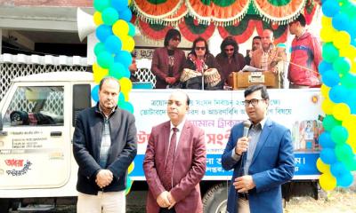 ভোটারদের উদ্বুদ্ধ করতে কুড়িগ্রামে ভ্রাম্যমাণ ট্রাকযোগে সংগীতানুষ্ঠান