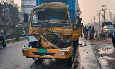 দিনাজপুর ঘোড়াঘাটে দাঁড়িয়ে থাকা ট্রাকে ধাক্কা, সহকারী নিহত