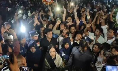 শহীদ মিনারে শ্রদ্ধা জানাতে পারলেন না রুমিন ফারহানা