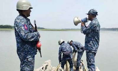 নৌবাহিনী ৫টি যুদ্ধজাহাজ নিয়ে মা ইলিশ সংরক্ষণ অভিযান