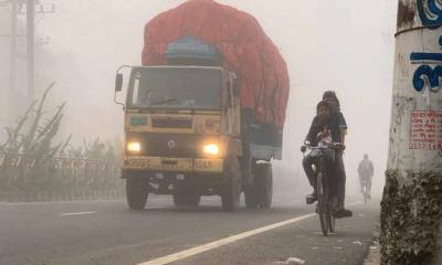 সকালে দেখা গেল মৌসুমের প্রথম কুয়াশা