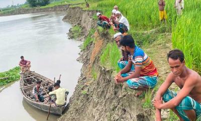 আগুনের চরে আবাদি জমি হারিয়ে দিশেহারা কৃষকরা