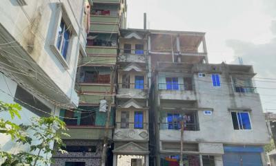 ভূমিকম্পে হেলে পড়া ঝুঁকিপূর্ণ চারতলা ভবনটি ভাঙা শুরু
