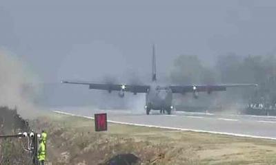 হঠাৎ যে কারণে মোদীকে বহনকারী বিমান সড়কে অবতরণ