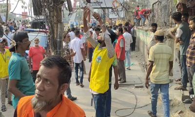 নারায়ণগঞ্জে ফুটপাত দখলমুক্তে উচ্ছেদ অভিযান শুরু