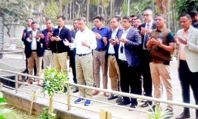 পিলখানার ৫৭ শহীদ সেনাদের কবর জিয়ারত করলেন তারেক রহমান