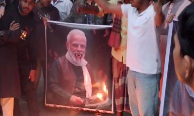 ৭১-এ `ভারতের বিজয়` দাবি, ঢাকায় মোদির কুশপুত্তলিকা দাহ
