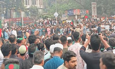 হাদি হত্যার বিচারের দাবিতে উত্তাল শাহবাগ