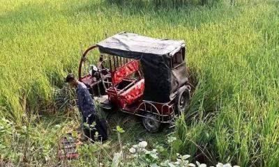 আদিতমারীতে অটোরিকশা খাদে পড়ে দুইজন নিহত