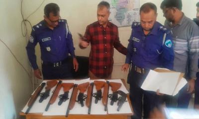 লক্ষ্মীপুরে কবরস্থান থেকে ৬টি আগ্নেয়াস্ত্র উদ্ধার