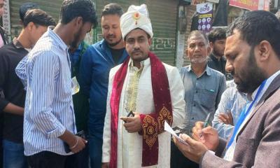 আগে ভোট পরে বিয়ে, বিয়ের সাজে ভোটকেন্দ্রে বর