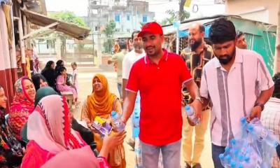 পরীক্ষার্থীর অভিভাবকদের মাঝে কৃষক দল নেতার ব্যতিক্রম উদ্যোগ