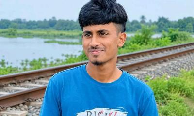 হেডফোন দিয়ে হাঁটার সময় ট্রেনের ধাক্কায় তরুণের মৃত্যু