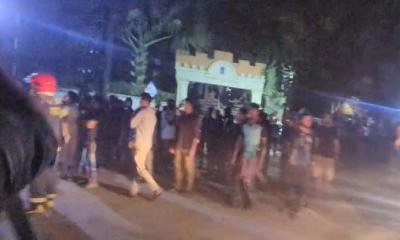 হঠাৎ ঢাকা বিশ্ববিদ্যালয়ের বিজয় একাত্তর হলে আগুন