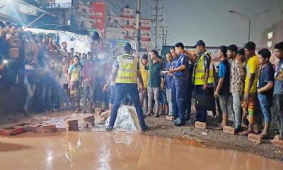 সাভারে লরির চাপায় নারী-শিশুসহ নিহত ৩