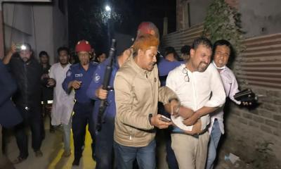  স্ত্রীকে হত্যার পর মরদেহ পোড়ানোর চেষ্টা, আইনজীবী স্বামী আটক