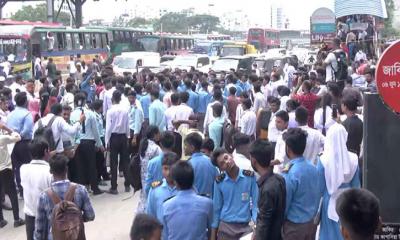 শিক্ষামন্ত্রীর পদত্যাগ দাবিতে আজও সড়কে শিক্ষার্থীরা