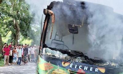 মুন্সীগঞ্জে বাসচাপায় মাদ্রাসা ছাত্রী নিহত, বাসে আগুন দিলো ক্ষুব্ধ জনতা