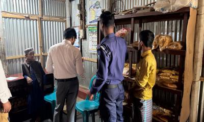 ফুলবাড়ীতে অস্বাস্থ্যকর সেমাই উৎপাদন করায় জরিমানা