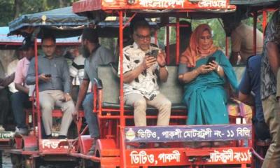 সরকারি সফরে স্ত্রীকে সঙ্গে নিয়ে রেল সচিব, উঠেছে প্রশ্ন