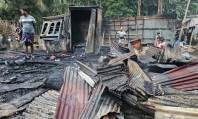 রামগঞ্জে আগুনে পুড়ে ৩ বসতঘর ছাই, শিশুর মৃত্যু