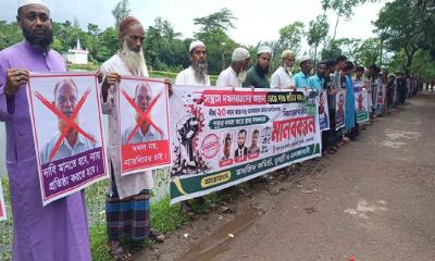 মসজিদের পুকুর দখলের প্রতিবাদে সুবর্ণচরে মানববন্ধন