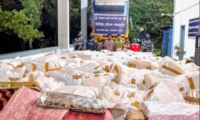 পাথরঘাটায় ৭ কোটি টাকার ভারতীয় শাড়ি-পাঞ্জাবিসহ আটক ৫