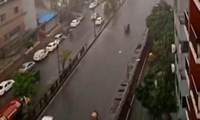 রাজধানীতে মুষলধারে বৃষ্টি,  একদিকে স্বস্তি অপরদিকে ভোগান্তি