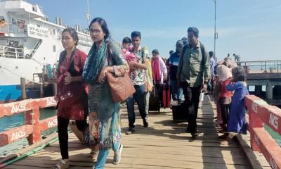 পর্যটকে ভরপুর সেন্টমার্টিন, দ্বীপে ফিরেছে প্রাণচাঞ্চল্য