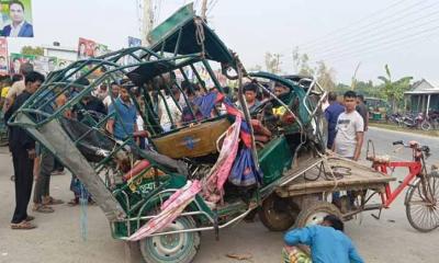 জামালপুরে কাভার্ডভ্যানের ধাক্কায় ইজিবাইকে থাকা চারজনের মৃত্যু