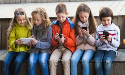 শিশুদের ফেসবুক-টিকটক ব্যবহার বন্ধে ডিসেম্বরেই আইন পাস