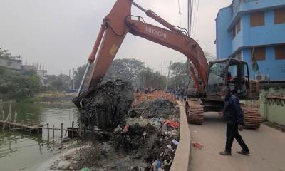 রাজশাহীতে ভরাট করা পুকুর উদ্ধার করলো প্রশাসন
