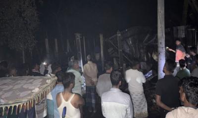 গভীর রাতে আগুনে পুড়ল কৃষকের ঘর, গবাদিপশুসহ সর্বস্ব ছাই