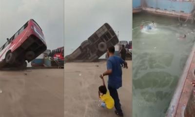 ফেরিতে ওঠার সময় নিয়ন্ত্রণ হারিয়ে নদীতে বাস, বহু হতাহতের শঙ্কা