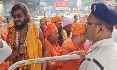 চিন্ময় প্রভুর মুক্তির দাবিতে বাংলাদেশ উপ-হাইকমিশন ঘেরাও