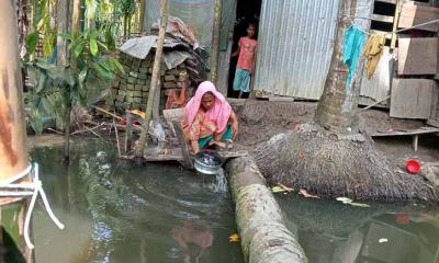 বছরের অধিকাংশ সময়ই জলাবদ্ধ, দুই শতাধিক পরিবার চরম দুর্ভোগে