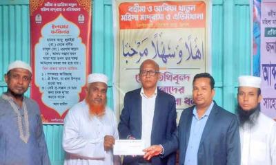 ত্রিশালে মাদরাসা নির্মাণে ১০ লাখ টাকা সহায়তা দিল শাহ্জালাল ইসলামী ব্যাংক 