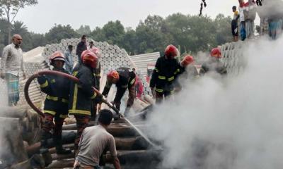 পল্লী বিদ্যুৎ সংরক্ষণাগারে আগুন