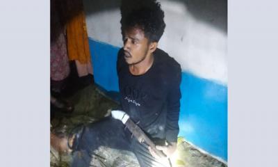 ডাকাতির চেষ্টাকালে অস্ত্রসহ যুবদল নেতা আটক